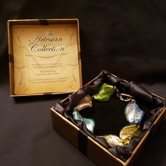 Bracelet - Picture 1 of 3